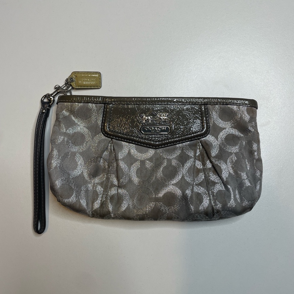 Coach Madison Horse & Carriage Pleated Op Art Silver Wristlet Clutch Bag Y2K